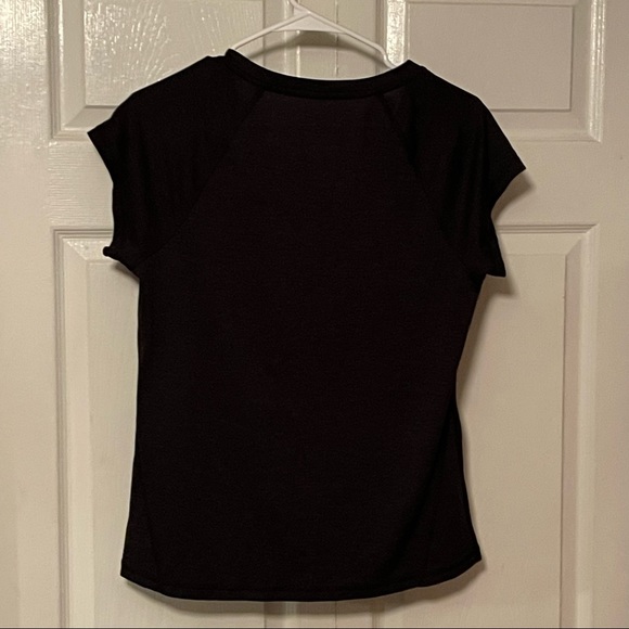 ⭐️ 3/$25 NWOT Ideology Athletic V-Neck Shirt - Picture 2 of 5